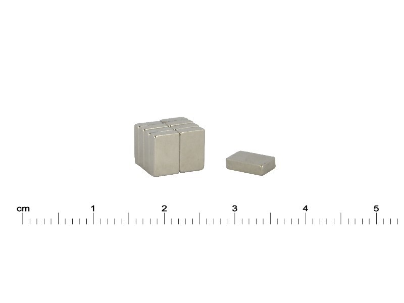 Magnes — długość 7 mm, szerokość 5 mm, wysokość 2 mm — neodymowy (N38)