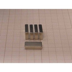Magnes — długość 24 mm, szerokość 12 mm, wysokość 5 mm — neodymowy (N45) - 002