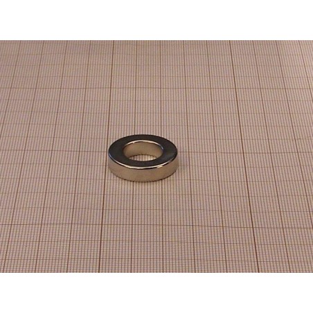 Neodymowy — średnica ⌀25 mm, otwór ⌀14 mm, wys. 6 mm — magnes (N38)