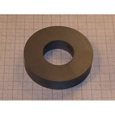 Magnes głośnikowy — średnica ⌀72 mm, otwór ⌀32 mm, wys. 15 mm — ferrytowy