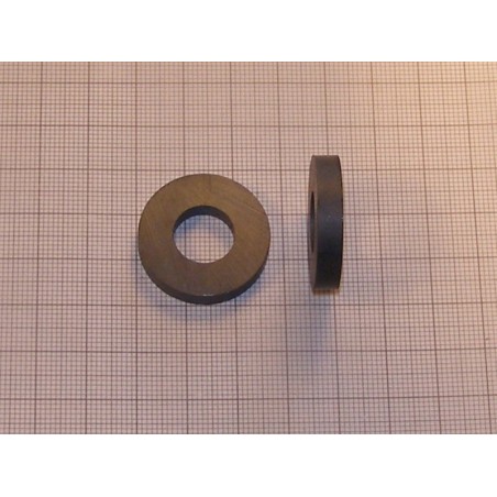 Magnes ferrytowy — średnica ⌀27 mm, otwór ⌀12,6 mm, grubość 5 mm