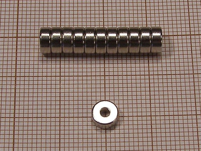 Magnes z otworem 6x2x2,5 pierścieniowy neodymowy