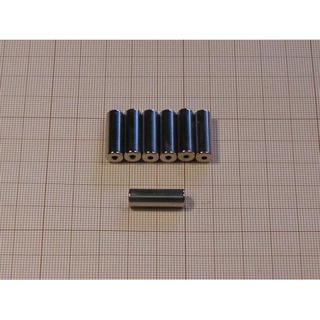 Magnesowany wzdłuż średnicy ⌀6,5 mm, z otworem ⌀2 mm, wys. 20 mm — magnes neodymowy (N38)