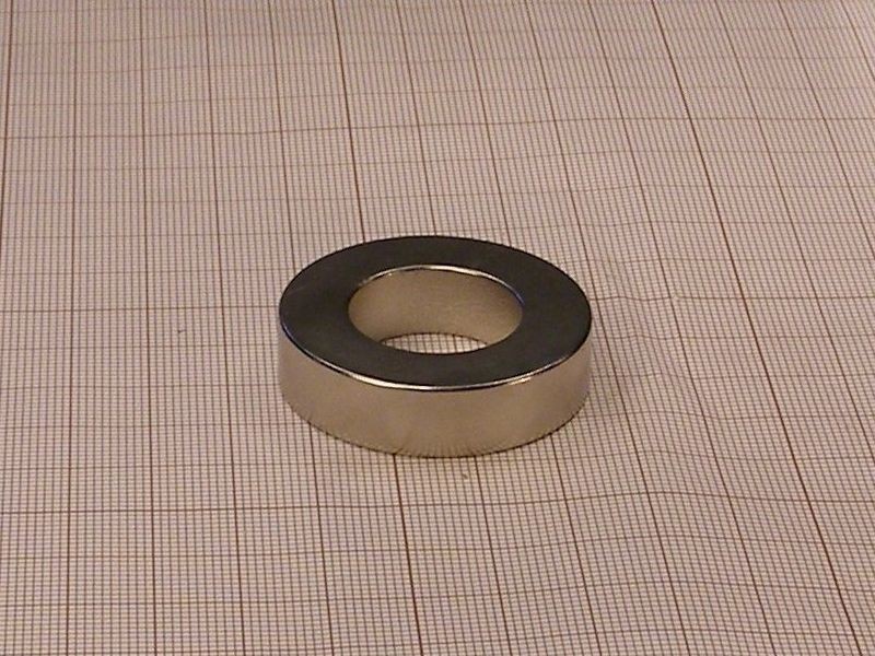Magnes neodymowy — średnica ⌀40 mm, otwór ⌀22 mm, grubość 10 mm — (N38)