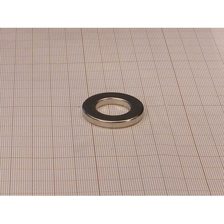 Magnes — średnica ⌀32 mm, otwór ⌀18 mm, grubość 4 mm — neodymowy (N38)