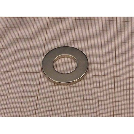 Magnes — średnica ⌀32 mm, otwór ⌀16 mm, grubość 3 mm — neodymowy (N38)