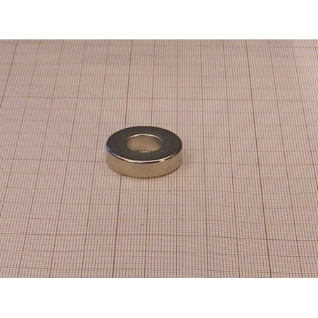 Magnes — średnica ⌀28 mm, otwór ⌀13 mm, grubość 7 mm — neodymowy (N40)