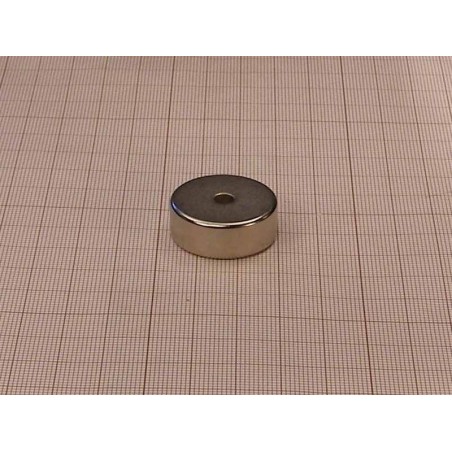 Magnes — średnica ⌀27 mm, otwór ⌀5 mm, grubość 10 mm — neodymowy (N38)