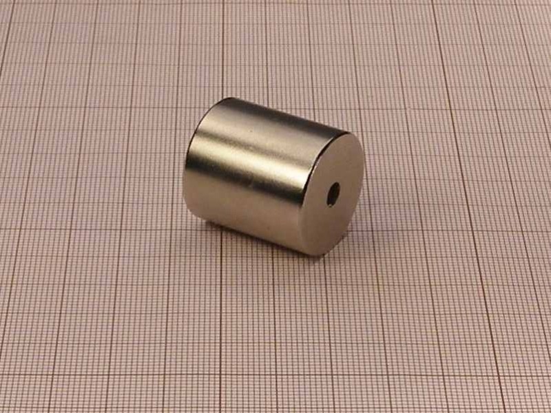 Magnes neodymowy— średnica ⌀25 mm, otwór ⌀5 mm, wysokość 27 mm — materiał N38