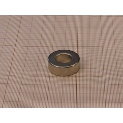 Magnes neodymowy — średnica ⌀24 mm, otwór ⌀12 mm, grubość 5 mm — materiał N38