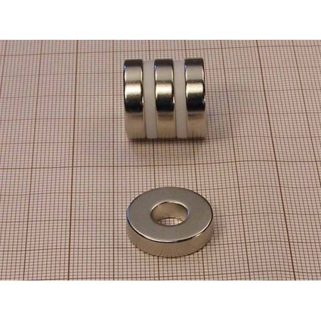 Magnes — średnica ⌀20 mm, otwór ⌀8 mm, grubość 5 mm — neodymowy (N38)