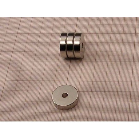 Magnes — średnica ⌀20 mm, otwór ⌀4,2 mm, grubość 5 mm — neodymowy (N38)