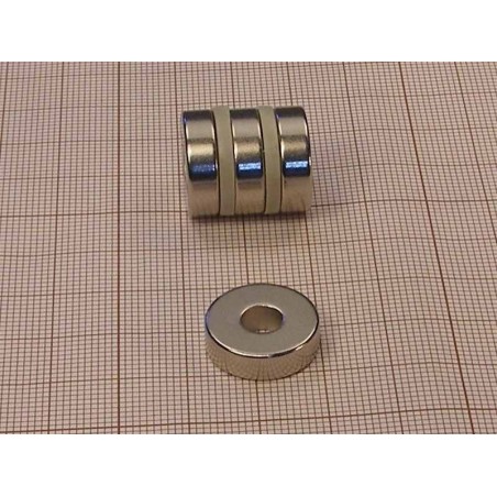 Magnes neodymowy z otworem — średnica ⌀17 mm, otwór ⌀6 mm, wys. 5 mm — (N42)