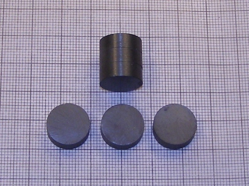 Magnes zwykły — średnica ⌀14 mm, grubość 4,5 mm — ferrytowy (F30)