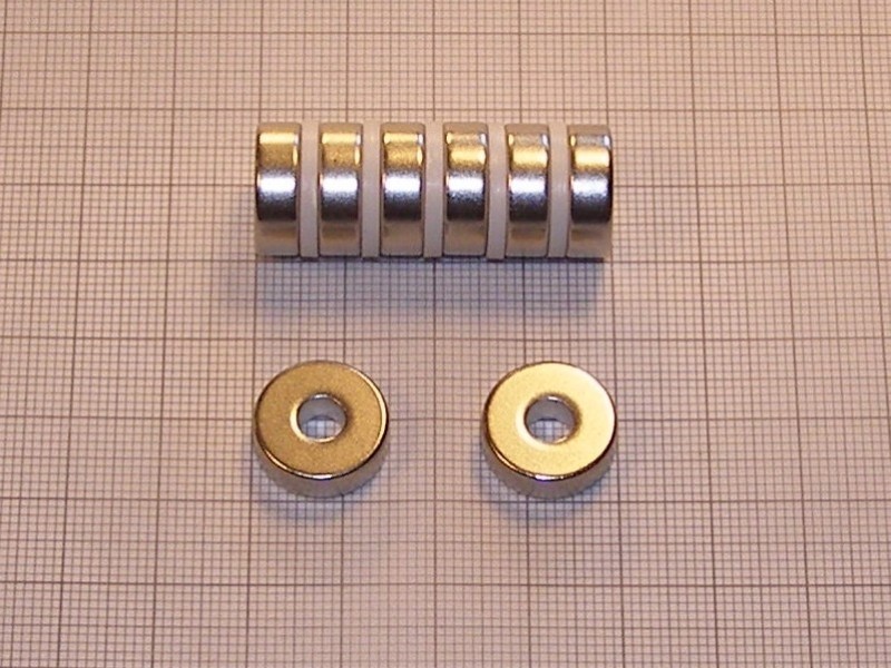 Magnes — średnica ⌀14,8 mm, otwór ⌀5,2 mm, grubość 5 mm — neodymowy (N38)