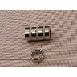 Magnes neodymowy — średnica ⌀14,5 mm, otwór ⌀10,5 mm, grubość 5 mm — materiał N38