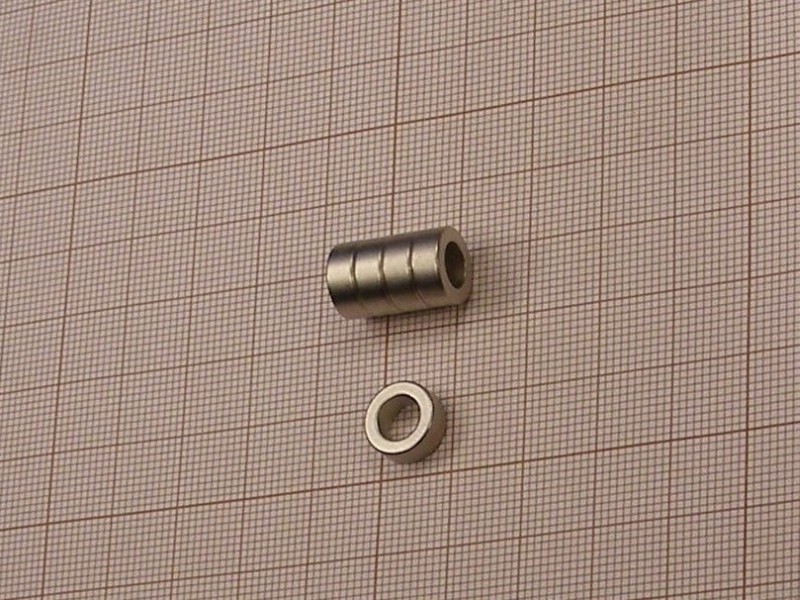 Pierścieniowy magnes neodymowy — średnica ⌀10 mm, otwór ⌀6 mm, wys. 4 mm — (N38)