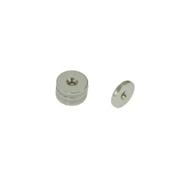 Magnes okrągły z otworem pod wkręt — ⌀20 mm, ⌀7/⌀3,5 mm, wys. 3 mm — neodymowy (N38)