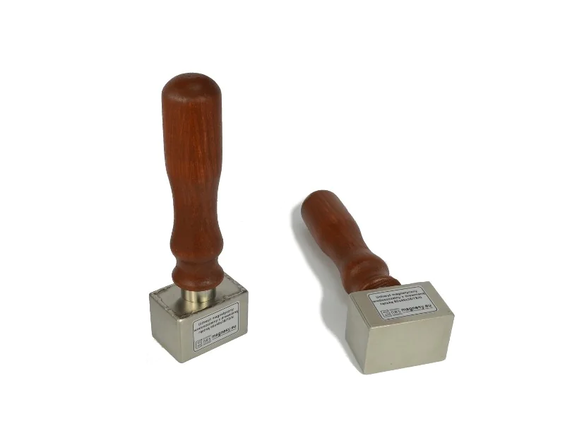 Uchwyt magnetyczny (wodoszczelny) z drewnianą rączką 60x40x38/78/N Uchwyt magnetyczny (wodoszczelny) z drewnianą rączką 60x40x38/78/N