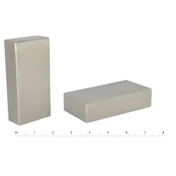 Magnes — długość 50 mm, szerokość 25 mm, wysokość 12 mm — neodymowy (N38) - 008