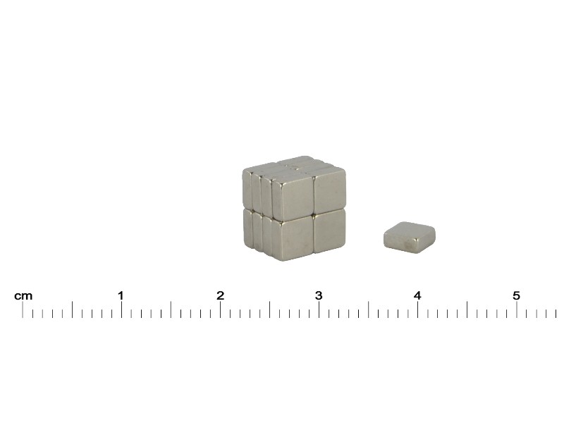 Magnes — długość 5 mm, szerokość 5 mm, wysokość 2 mm — neodymowy (N38)