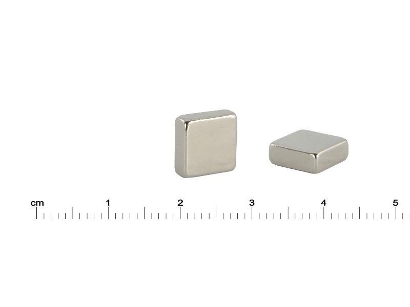 Magnes — długość 10 mm, szerokość 10 mm, wysokość 4 mm — neodymowy (N38)