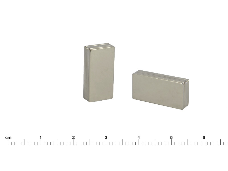 Magnes — długość 20 mm, szerokość 10 mm, wysokość 1 mm — neodymowy (N38)