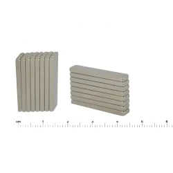 Magnes — długość 30 mm, szerokość 6 mm, wysokość 2,4 mm — neodymowy (N38) - 008