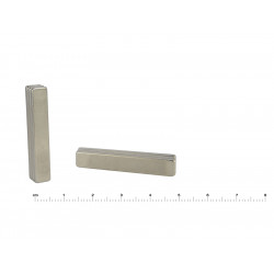 Magnes — długość 40 mm, szerokość 7 mm, wysokość 2,4 mm — neodymowy (N38SH)