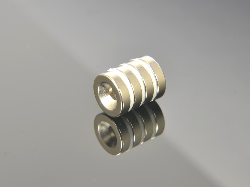 Magnes okrągły, pod wkręt — ⌀12 mm, ⌀7,2/⌀3,6 mm, wys. 3 mm — neodymowy (N38)