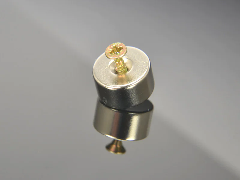 Magnes okrągły, pod wkręt — ⌀18 mm, ⌀7,2/⌀3,6 mm, wys. 10 mm — neodymowy (N42)