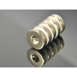 Magnes okrągły, z otworem pod wkręt — ⌀18 mm, ⌀7,2/⌀3,6 mm, wys. 5 mm — neodymowy (N42)