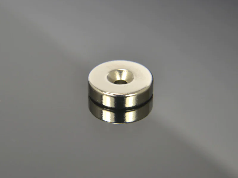 Magnes okrągły, pod wkręt — ⌀18 mm, ⌀7,2/⌀3,6 mm, wys. 5 mm — neodymowy