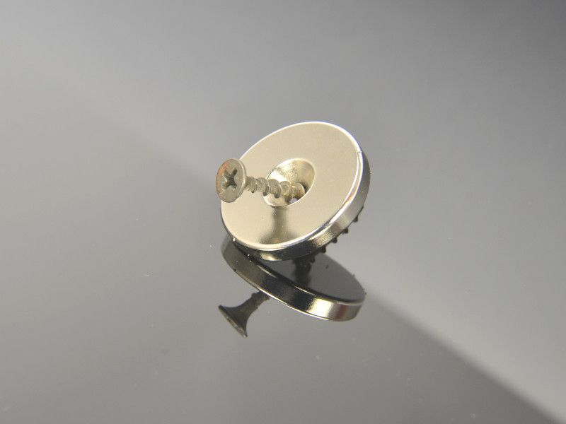 Magnes okrągły z otworem pod wkręt — ⌀30 mm, ⌀10,5/⌀4,3 mm, wys. 5 mm — neodymowy (N42)