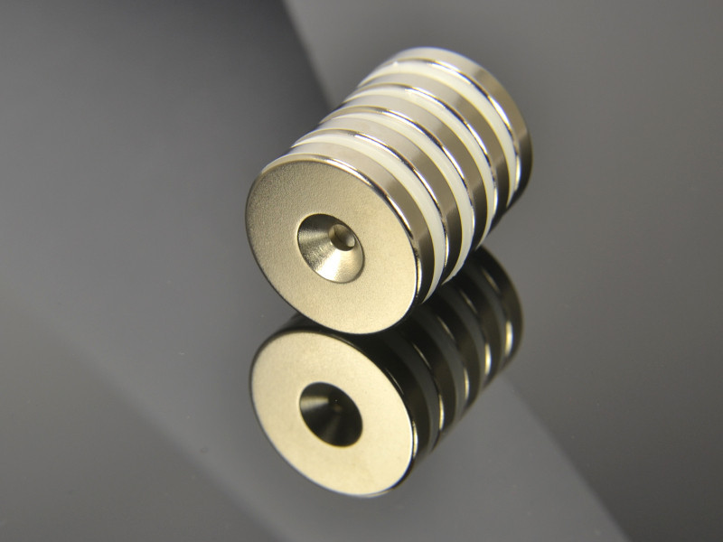 magnesy neodymowe pod wkręt fi30 enes