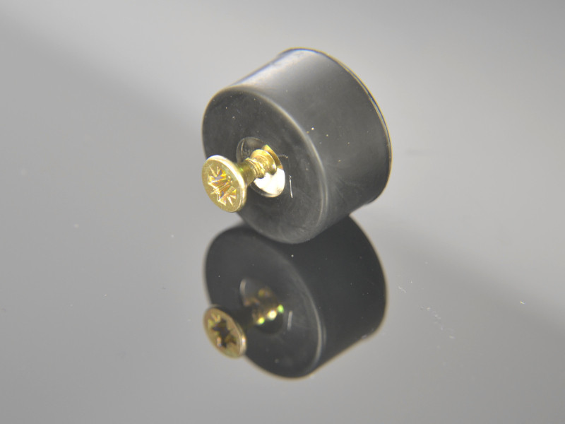Magnes w gumie, okrągły, pod wkręt — ⌀19,5 mm, ⌀7,2/⌀3,6 mm, wys. 11,5 mm — neodymowy (N42)