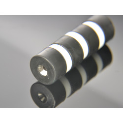 Magnes w gumie, okrągły, pod wkręt — ⌀19,5 mm, ⌀7,2/⌀3,6 mm, wys. 11,5 mm — neodymowy (N42) - 004