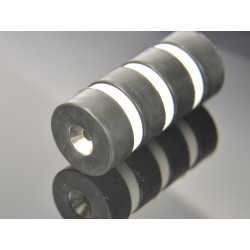 Magnes neodymowy w gumie —⌀26,5 mm, ⌀10,5/⌀4,3 mm, wys. 11,5 — pod wkręt (N42) - 004