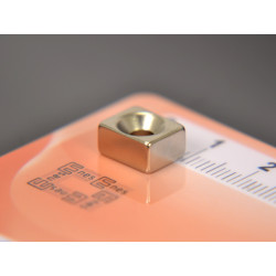 Magnes płytkowy, pod wkręt — wymiary 10x8x5 mm — neodymowy (N38) - 005