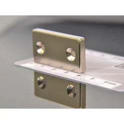 Magnes płytkowy, pod wkręt — 40x20x5 mm — neodymowy (N38) - 008