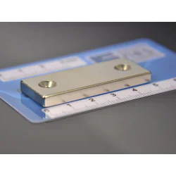Magnes płytkowy, pod wkręt — wymiary 50x20x5 mm — neodymowy (N38) - 009