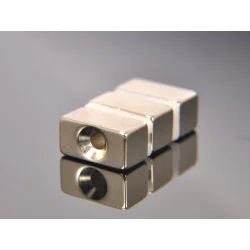 Magnes płytkowy, pod wkręt — wymiary 20x10x10 mm — neodymowy (N38) - 008