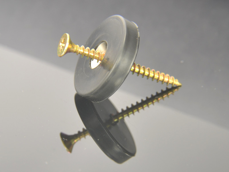 Magnes w gumie, okrągły, pod wkręt — ⌀31,5 mm, ⌀10,5/⌀4,3 mm, wys. 6,5 mm — neodymowy (N42)