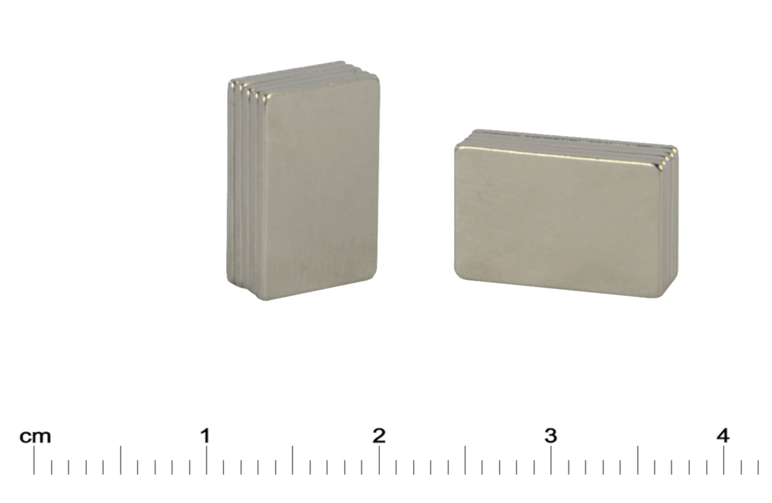 Magnes płaski — długość 15 mm, szerokość 10 mm, wysokość 1 mm