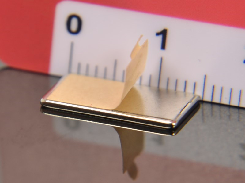 Magnes samoprzylepny, płytkowy — wymiary 15x8x1 mm — klej 3M — neodymowy (N38)