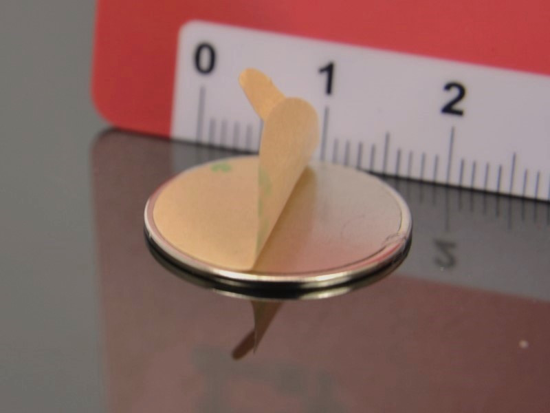 Magnes z klejem 3M, okrągły — średnica ⌀20 mm, wys. 1 mm — neodymowy
