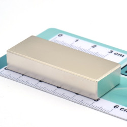Magnes — długość 50 mm, szerokość 20 mm, wysokość 10 mm — neodymowy (N35H) - 004