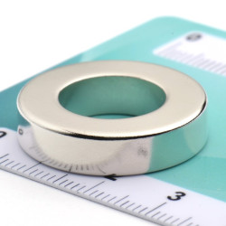 Neodymowy — średnica ⌀25 mm, otwór ⌀14 mm, wys. 6 mm — magnes (N38) - 003