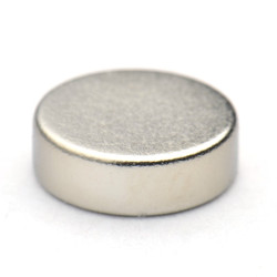 Okrągły magnes neodymowy — średnica ⌀8 mm, wys. 2,6 mm — N38 - 006