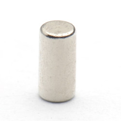 Mini magnes neodymowy — średnica ⌀2 mm, wys. 4 mm — N38 - 002
